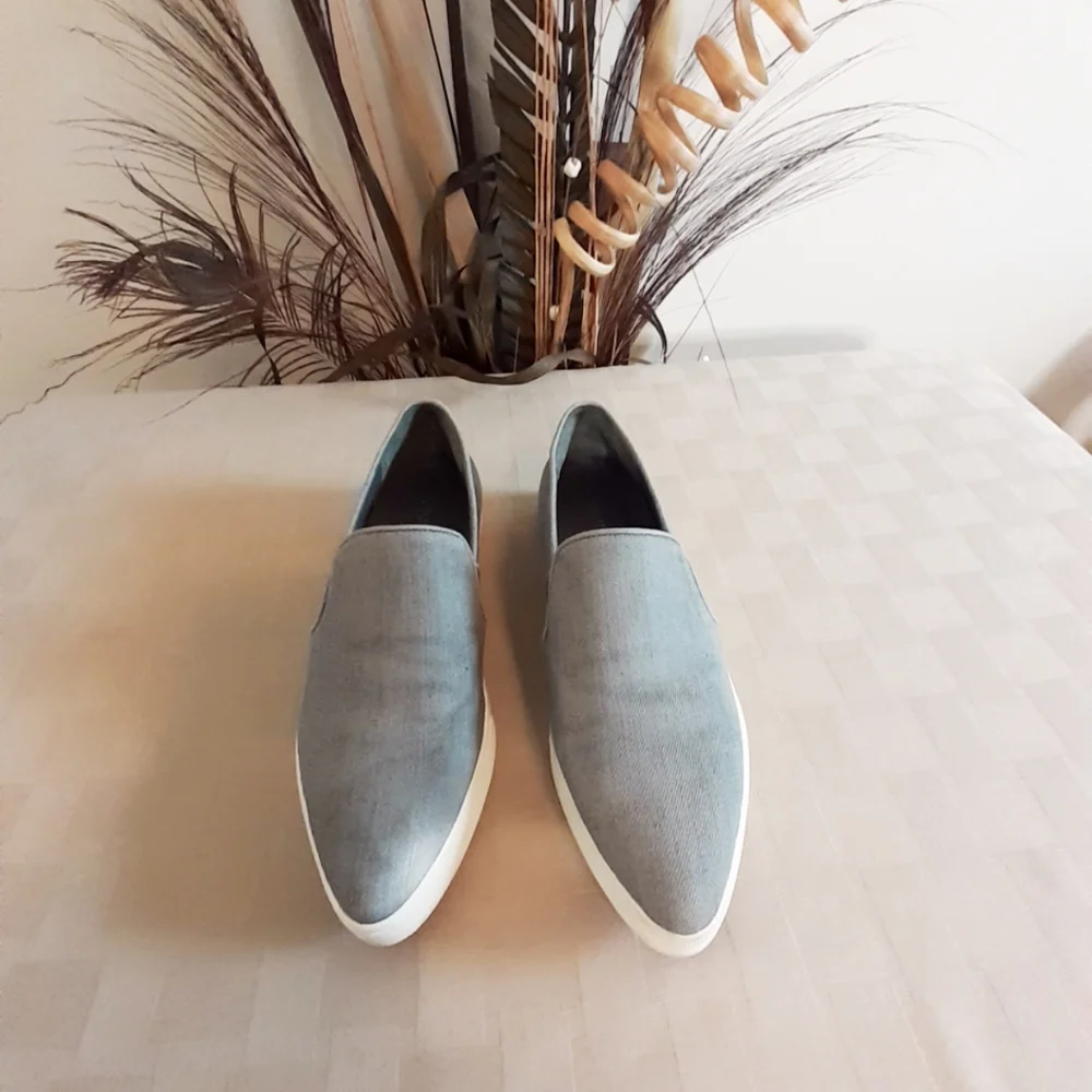Vince Pierce Denim Pointed Toe Slip On Sne…